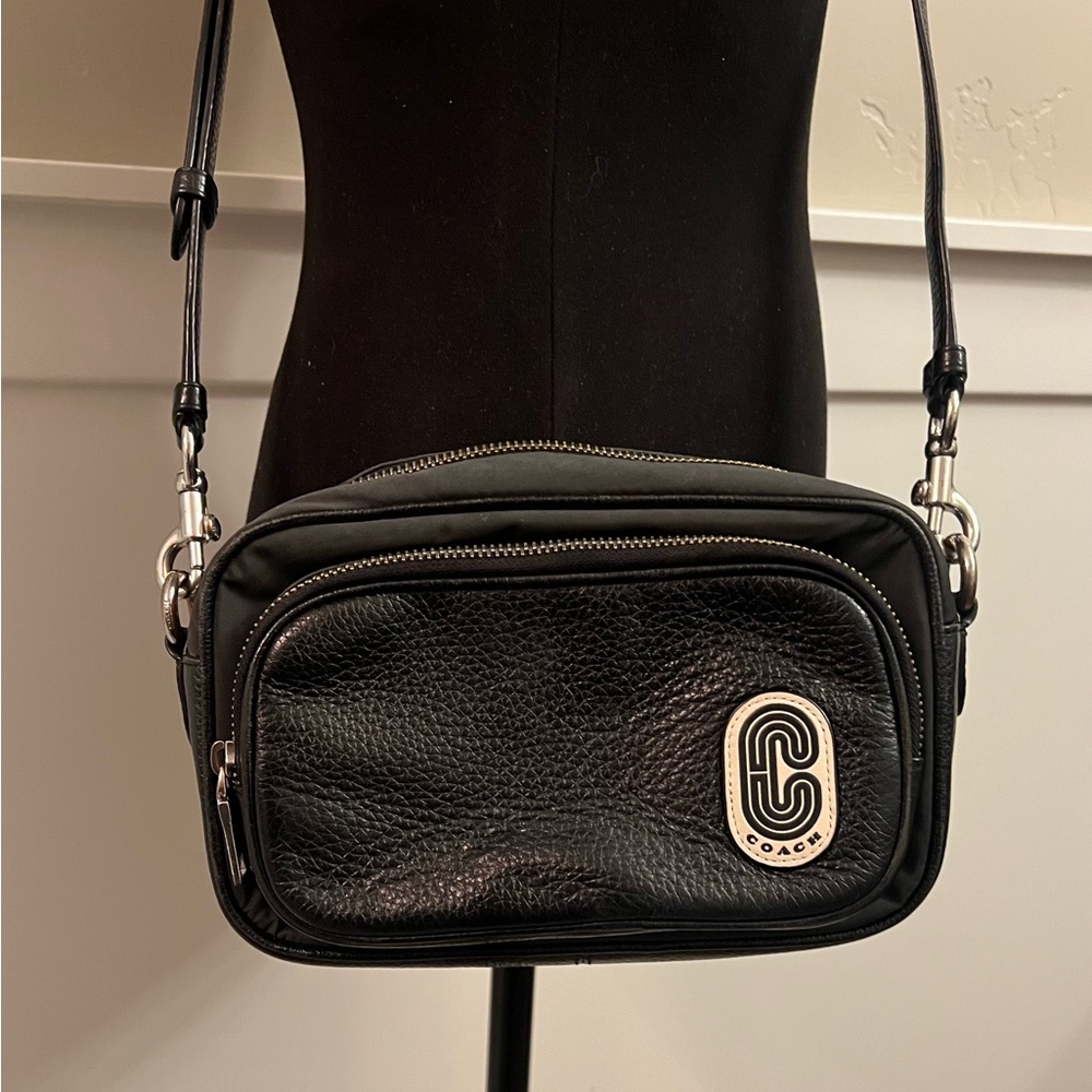 Coach Court Crossbody - Picture 1 of 8
